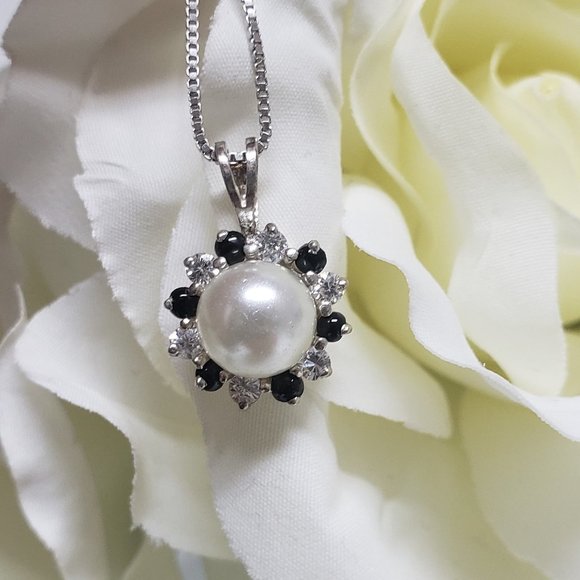 Elegant Pearl & Zircon Pendant Necklace in 925 Silver - Picture 3 of 5